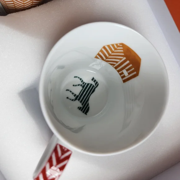 GIFTABLE Hermès Les Cabanes Set of 2 Herringbone Mugs - Picture 10 of 12